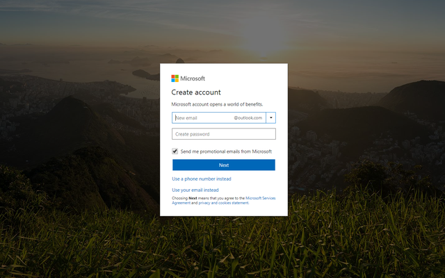  Đầu tiên, các bạn phải đăng ký một tài khoản của Microsoft tại đây. Nếu đã có tài khoản cũ thì có thể bỏ qua bước này. 