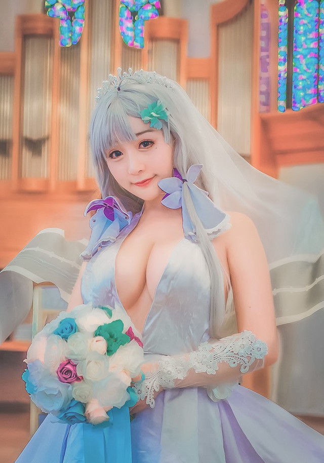 Bỏng mắt với bộ ảnh cosplay tuyệt đẹp về kiều nữ HMS Illustrious trong game Azur Lane