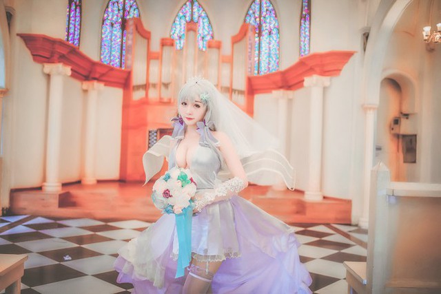 Bỏng mắt với bộ ảnh cosplay tuyệt đẹp về kiều nữ HMS Illustrious trong game Azur Lane