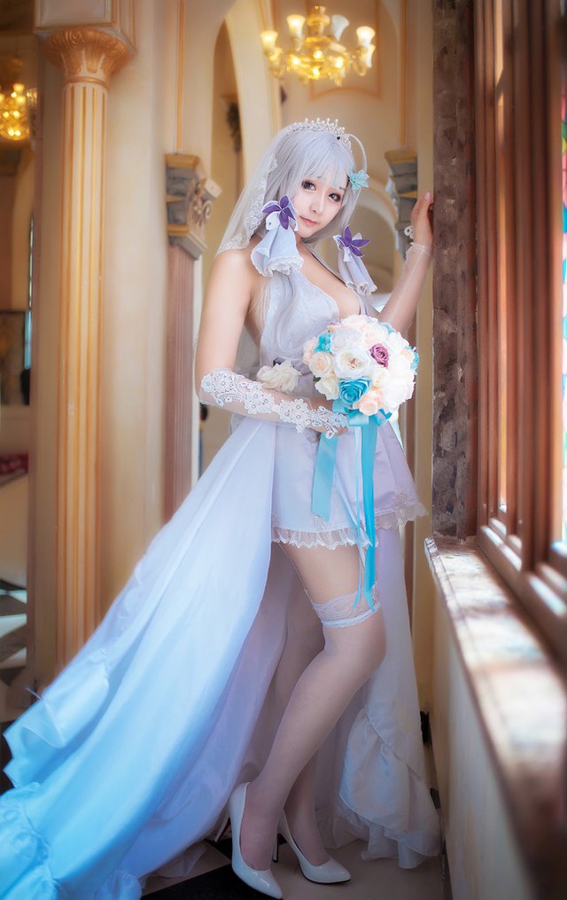 Bỏng mắt với bộ ảnh cosplay tuyệt đẹp về kiều nữ HMS Illustrious trong game Azur Lane