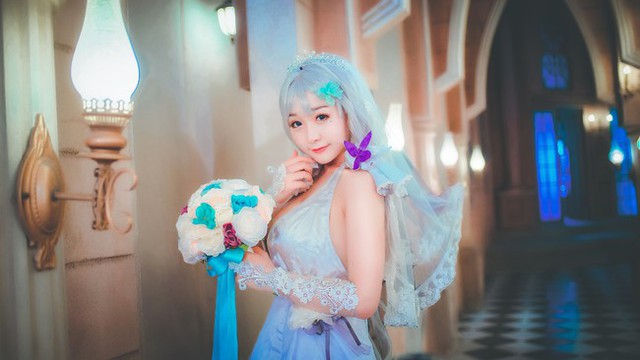 Bỏng mắt với bộ ảnh cosplay tuyệt đẹp về kiều nữ HMS Illustrious trong game Azur Lane