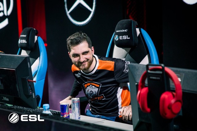  Vladimir “RodjER” Nikogosyan, game thủ xuất sắc nhất tại ESL Katowice Major. 