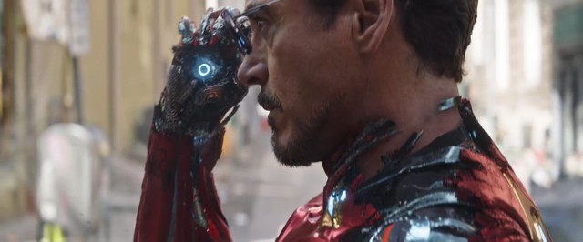  Bộ giáp mới của Iron Man biến ra từ hư không, có vẻ đã có sự can thiệp của phép thuật chứ không chỉ là công nghệ đơn thuần như trước đây. 