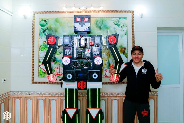 Choáng với bộ máy tính robot cực khủng mới xuất hiện tại Việt Nam