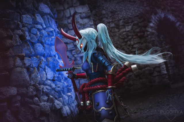 Cosplay Kalista chuẩn đến từng 