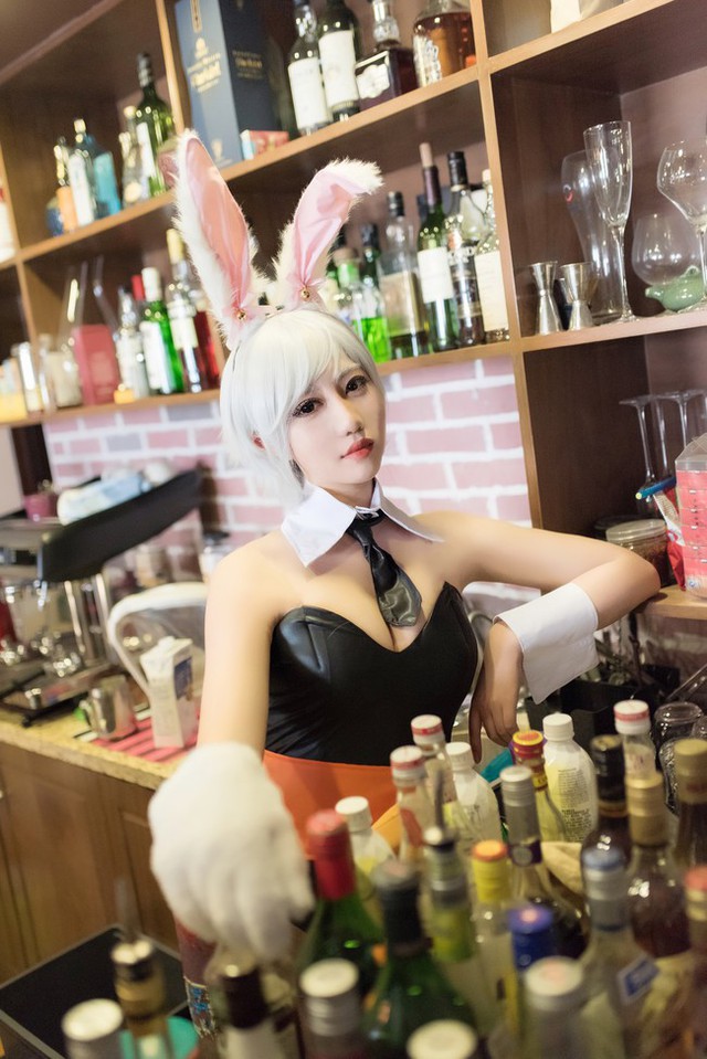 Nóng mắt với cosplay Riven Thỏ Ngọc cực gợi cảm trong Liên Minh Huyền Thoại