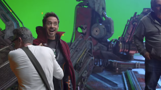 Ơ kìa, tại sao Iron Man lại mặc áo choàng của Dr.Strange thế kia!