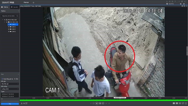 Hình ảnh kẻ tình nghi lên xe tẩu thoát sau khi đã thịt thành công 2 thanh RAM.