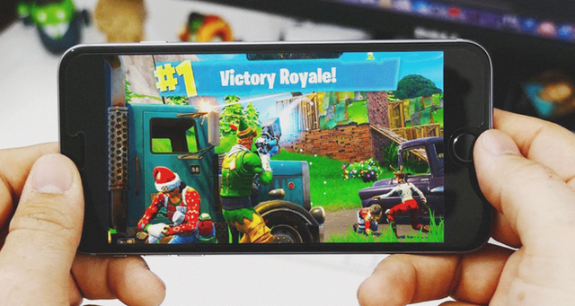 Không muốn học trò chơi Fortnite Mobile trong lớp học, một thầy giáo đã cầu cứu sự trợ giúp từ NPH