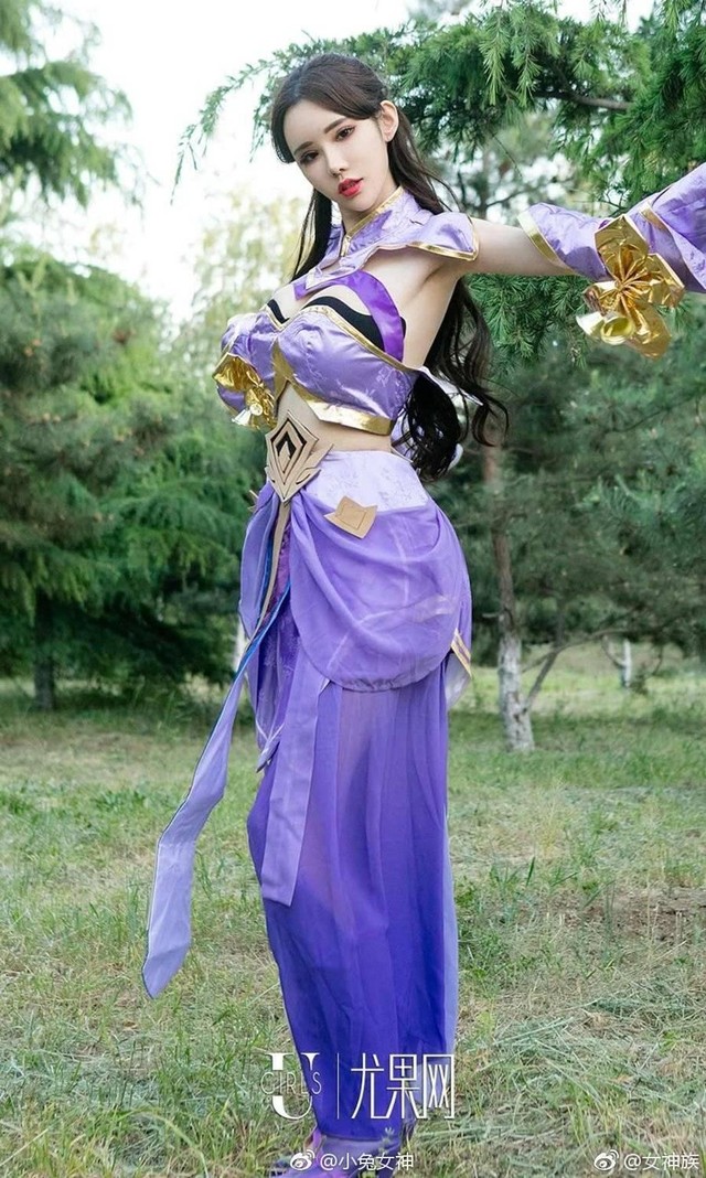 Lại bỏng mắt với cosplay nữ tướng Luna trong Vương Giả Vinh Diệu