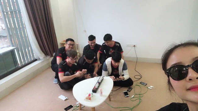 Phố Bò Team: Khác với GameTV và Flash, thì Phố Bò Team có lượng fan hùng hậu nhờ khả năng quản lý, điều hành rất chuyên nghiệp của những người thành lập.