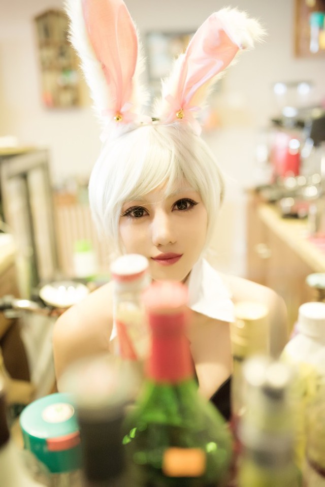 Nóng mắt với cosplay Riven Thỏ Ngọc cực gợi cảm trong Liên Minh Huyền Thoại