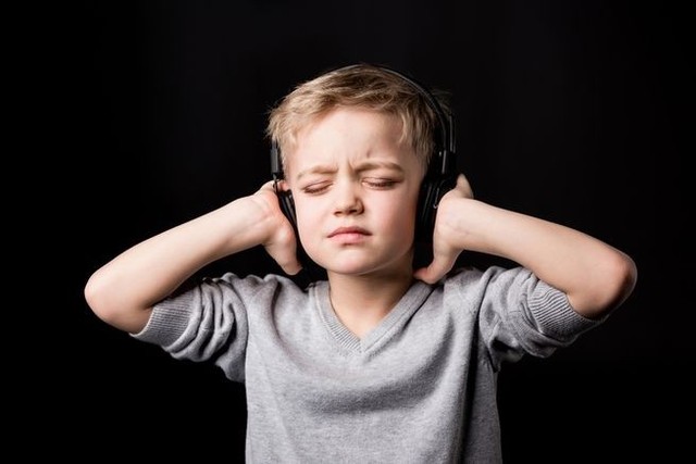  Nếu dùng Headphone, chắc chắn bạn sẽ thấu hiểu cảm giác đau tai nếu đeo quá lâu. 
