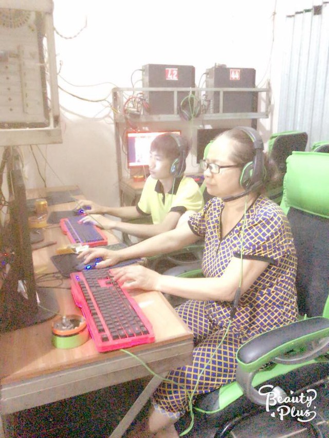 Khâm phục nữ game thủ lão làng nhất Việt Nam, ngoài 60 tuổi vẫn “đánh chế” như thường
