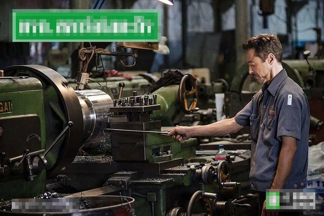  Một người rành về thiết bị máy móc như Iron-Man chắc hẳn là làm thợ máy rồi. 