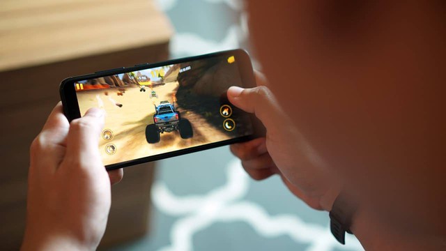 Với 5 triệu đồng nên mua smartphone nào để chơi game mượt mà, pin trâu?