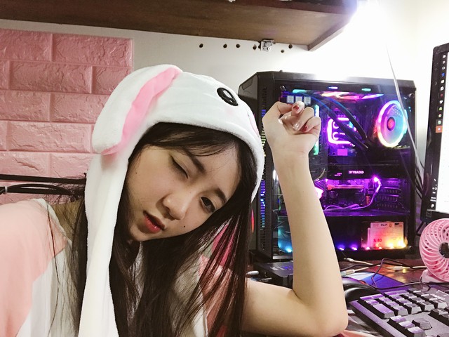 Ngắm góc chơi game cực đẹp của nữ streamer Lê Hoàng Thảo Nguyên