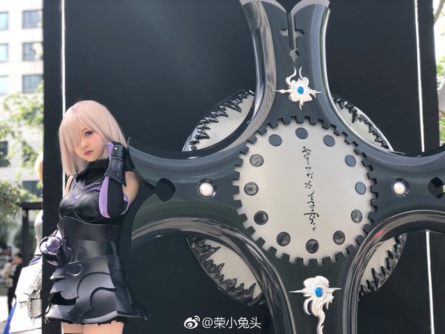 Ngây ngất với cosplay Fate/Grand Order cực dễ thương nhưng cũng không kém phần gợi cảm