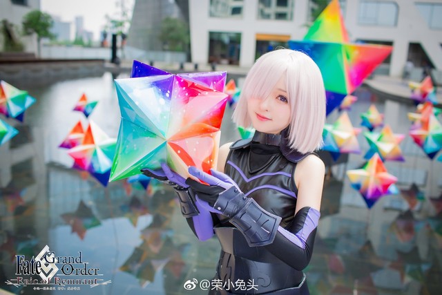 Ngây ngất với cosplay Fate/Grand Order cực dễ thương nhưng cũng không kém phần gợi cảm