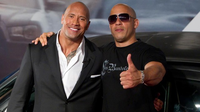  Dwayne Johnson và Vin Diesel đang bị cho là có mâu thuẫn không hề nhỏ với nhau. 