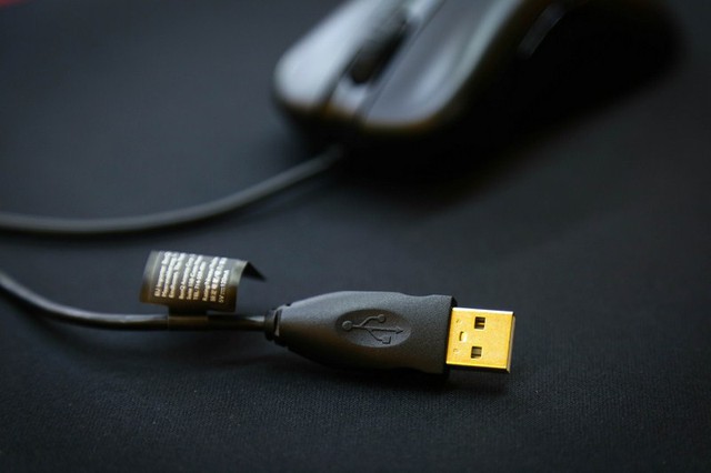  Đầu USB mạ vàng khá đẹp. 
