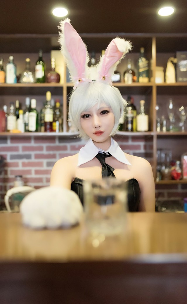 Nóng mắt với cosplay Riven Thỏ Ngọc cực gợi cảm trong Liên Minh Huyền Thoại