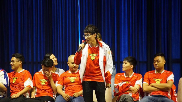  Chiếc ảo mà các tuyển thủ Việt Nam mặc khiến người xem cảm nhận được hình ảnh của lá quốc kỳ (logo trâu vàng trên nền đỏ). 
