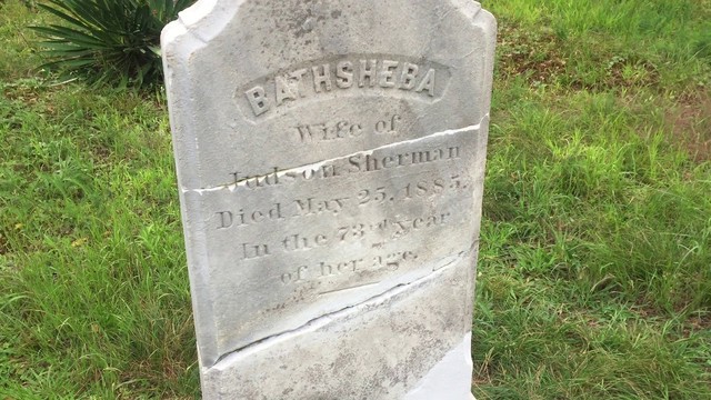 Bia mộ của mụ phù thủy Bathsheba Sherman 