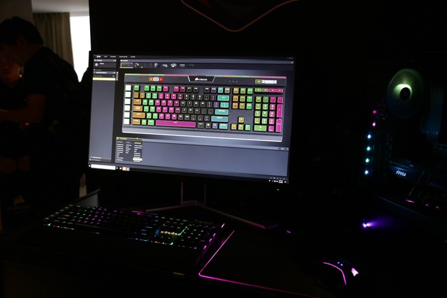 Corsair xứng đáng là vua đèn RGB với bộ phần mềm iCue, điều khiển được đến từng bóng LED