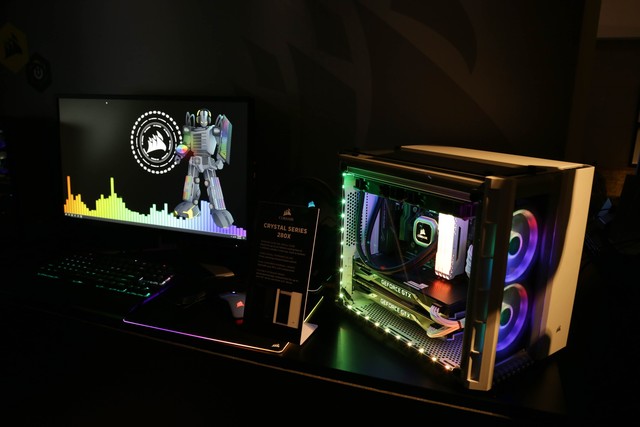 Corsair xứng đáng là vua đèn RGB với bộ phần mềm iCue, điều khiển được đến từng bóng LED