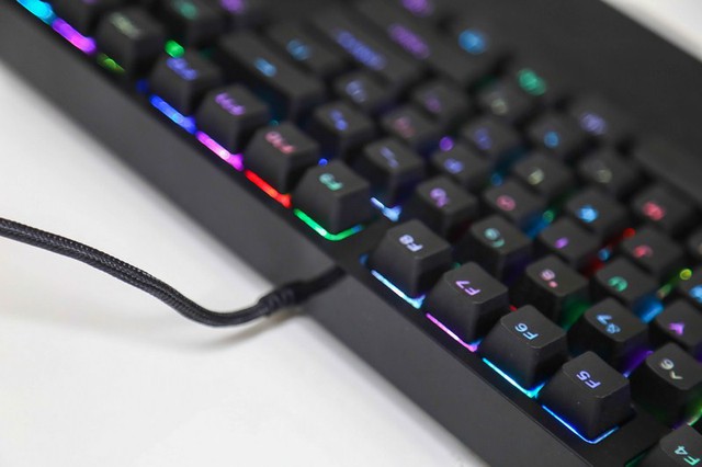  G900S RGB vẫn sử dụng dây bọc dù và phần chống đứt rất kỹ lưỡng. 