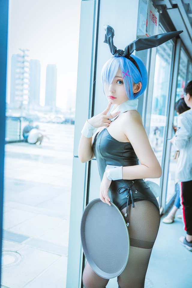 Tuyệt vời cosplay nàng hầu Rem 