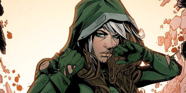  Rogue mặc một bộ quần áo màu xanh lá cây cùng chiếc mũ chùm đầu nhìn cực kỳ lạc hậu. 