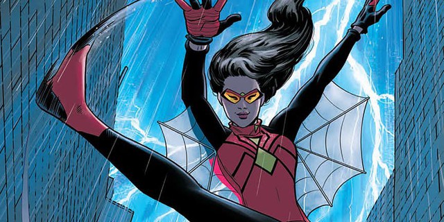  Spider- Woman không còn mặt nạ mà thay vào đó là cặp kính mắt diều hâu. Nhìn không giống một siêu anh hùng nhện chút nào. 