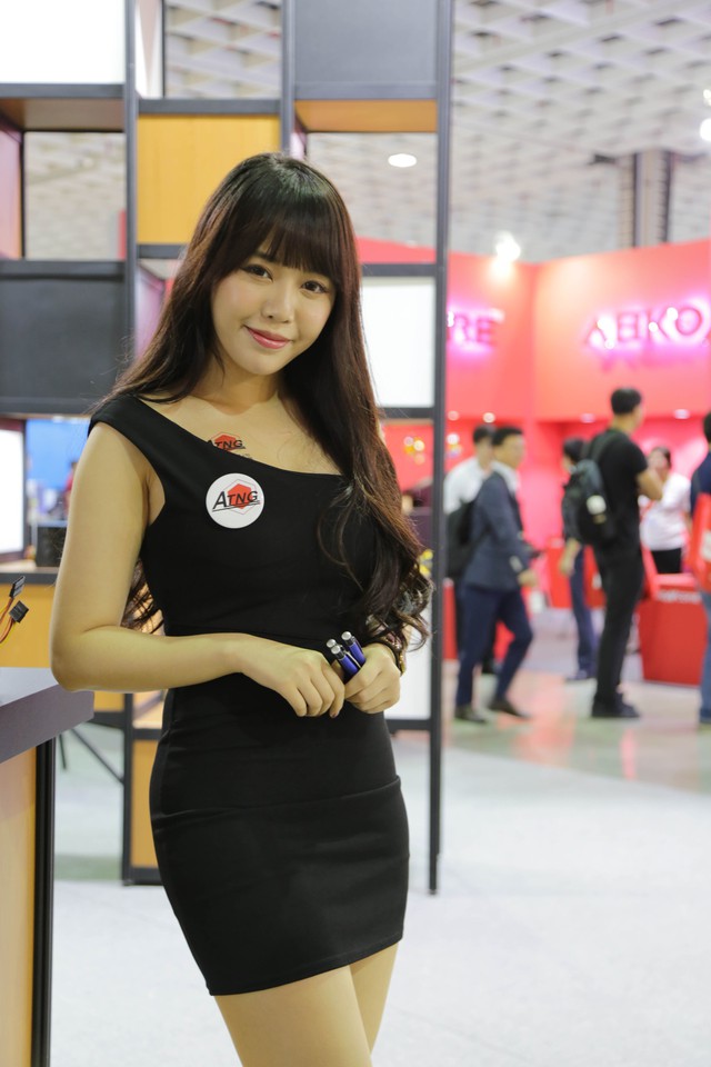 Ngoài đồ công nghệ, Computex 2018 còn có vô vàn gái xinh nữa, mời các bạn cùng ngắm