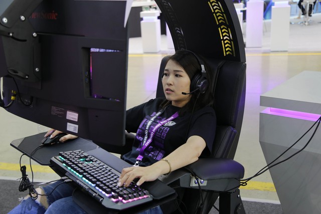 Ngoài đồ công nghệ, Computex 2018 còn có vô vàn gái xinh nữa, mời các bạn cùng ngắm