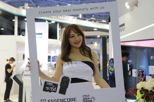 Ngoài đồ công nghệ, Computex 2018 còn có vô vàn gái xinh nữa, mời các bạn cùng ngắm