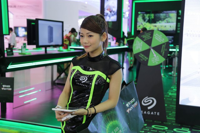 Ngoài đồ công nghệ, Computex 2018 còn có vô vàn gái xinh nữa, mời các bạn cùng ngắm