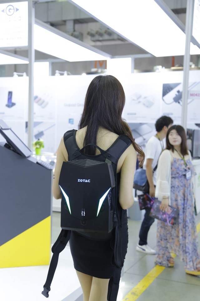 Ngoài đồ công nghệ, Computex 2018 còn có vô vàn gái xinh nữa, mời các bạn cùng ngắm