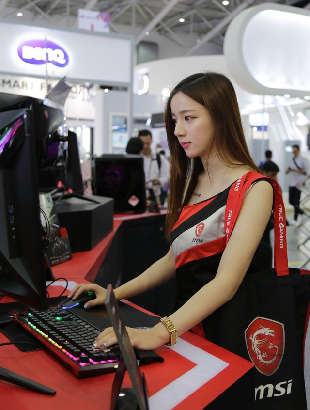 Ngoài đồ công nghệ, Computex 2018 còn có vô vàn gái xinh nữa, mời các bạn cùng ngắm