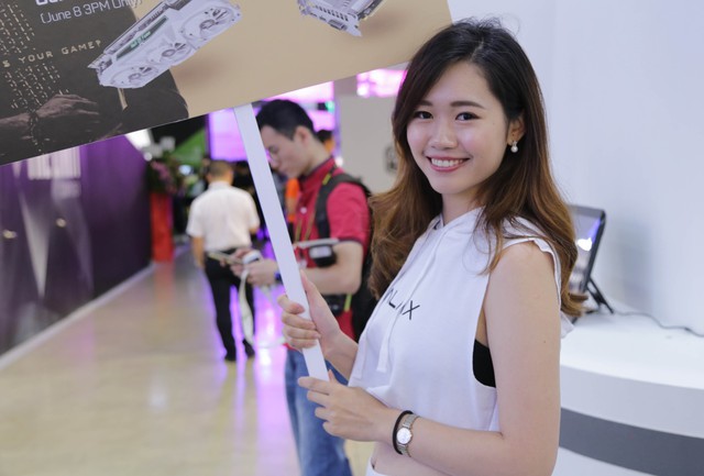 Ngoài đồ công nghệ, Computex 2018 còn có vô vàn gái xinh nữa, mời các bạn cùng ngắm