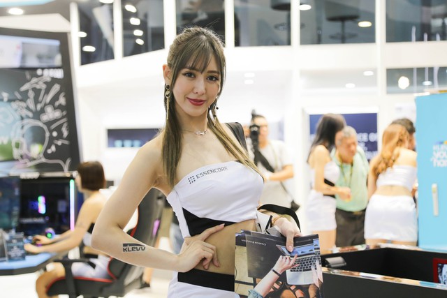 Ngoài đồ công nghệ, Computex 2018 còn có vô vàn gái xinh nữa, mời các bạn cùng ngắm