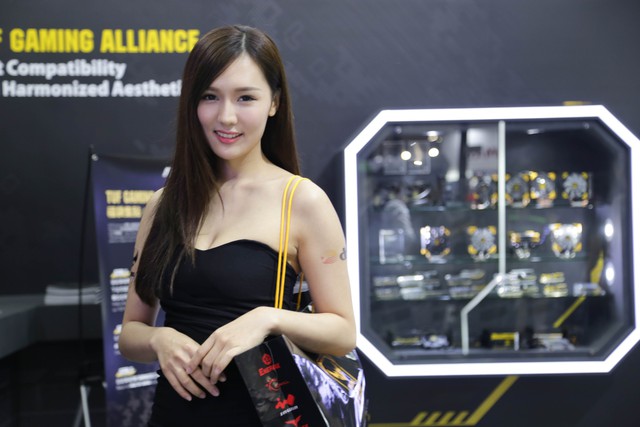 Ngoài đồ công nghệ, Computex 2018 còn có vô vàn gái xinh nữa, mời các bạn cùng ngắm