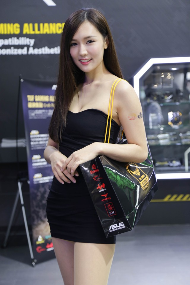 Ngoài đồ công nghệ, Computex 2018 còn có vô vàn gái xinh nữa, mời các bạn cùng ngắm