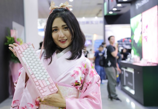 Ngoài đồ công nghệ, Computex 2018 còn có vô vàn gái xinh nữa, mời các bạn cùng ngắm