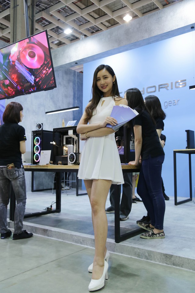 Ngoài đồ công nghệ, Computex 2018 còn có vô vàn gái xinh nữa, mời các bạn cùng ngắm