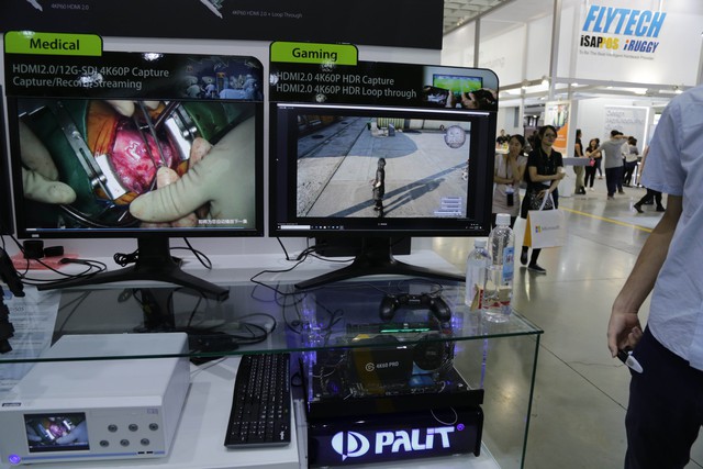 Ngoài đồ công nghệ, Computex 2018 còn có vô vàn gái xinh nữa, mời các bạn cùng ngắm