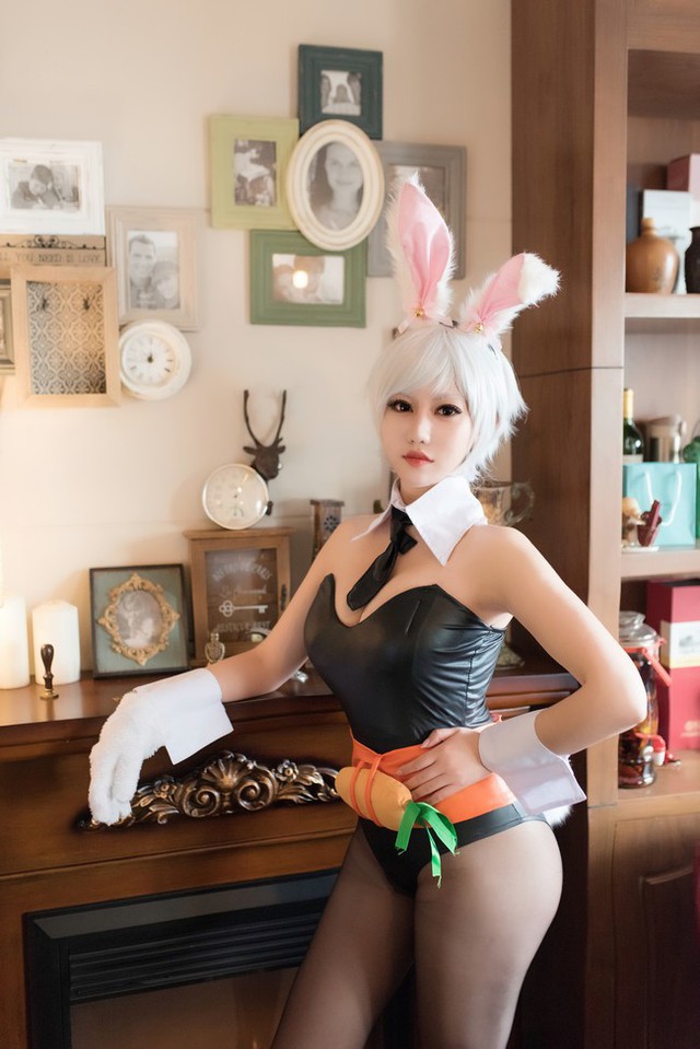 Nóng mắt với cosplay Riven Thỏ Ngọc cực gợi cảm trong Liên Minh Huyền Thoại