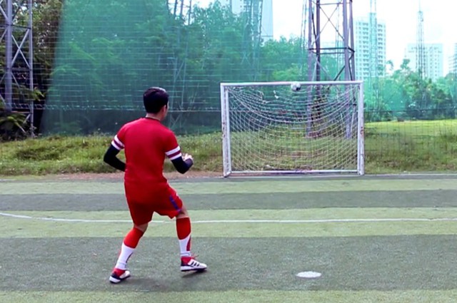 FIFA Online 4: Huyền thoại bá đạo CrisDevil bất ngờ thể hiện năng khiếu đá bóng với El Tornado - Ảnh 5.