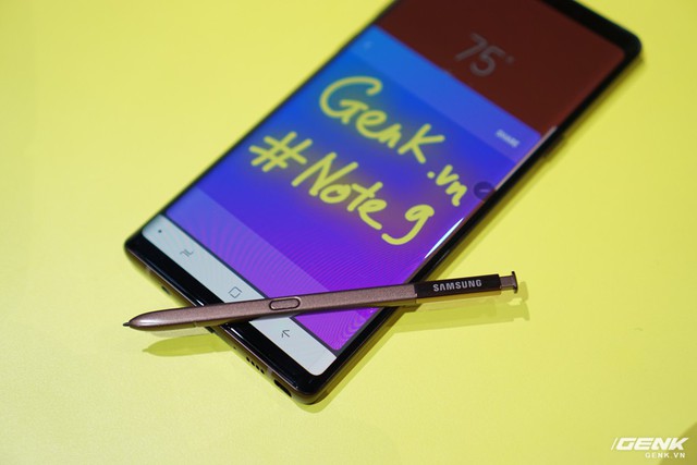 Ảnh thực tế Galaxy Note9 vừa mới ra mắt: Có những gì đỉnh hơn người tiền nhiệm Note8? - Ảnh 2.